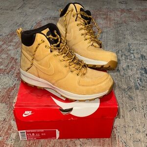 Nike Men's Manoa boots 11.5
